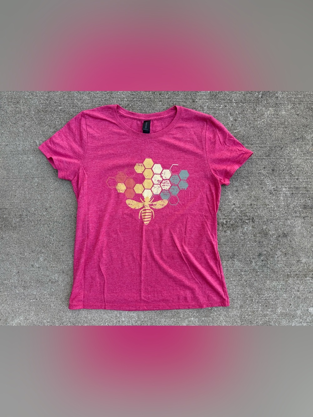 Beekeeper Honeybee Honeycomb T-Shirt - Women’s Medium - Heather Berry Colorway